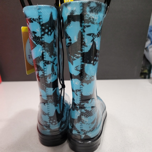 NEW Light Up Rain boots, Ocean SHARKS design, kid size 11 12 - Picture 5 of 9